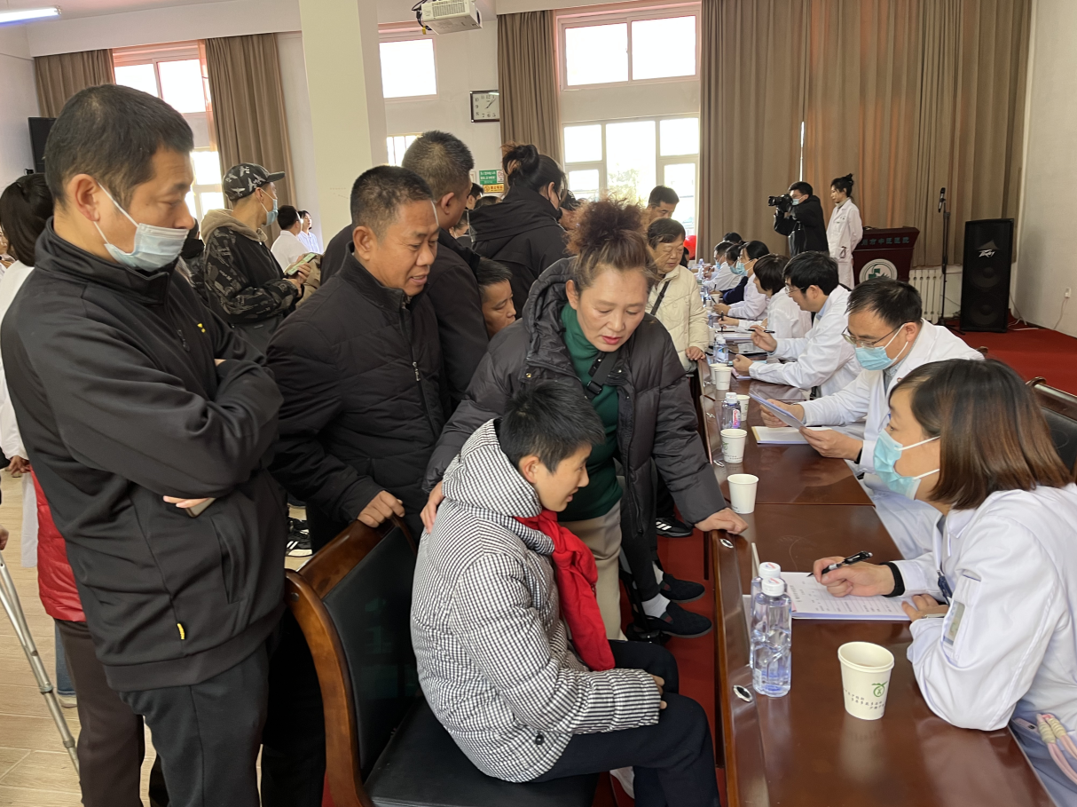 图为义诊活动现场